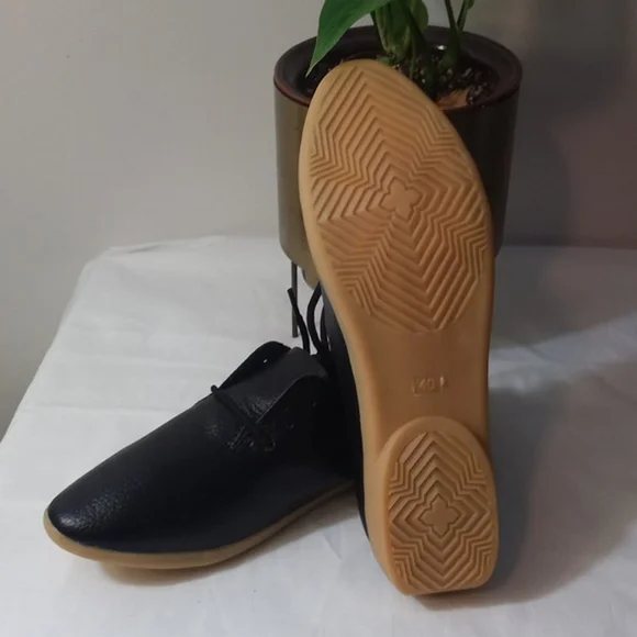 Shoes =33 - Picture 2 of 3